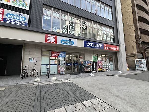 【ウエルシア名古屋丸の内2丁目店】医薬品から日用品・食品まで幅広く揃う便利なドラッグストア。処方箋対応で調剤も可能、ポイントサービスも充実。仕事帰りにも立ち寄りやすく、生活をしっかり支えてくれる安…