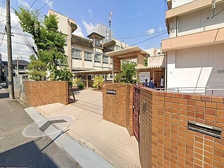 名古屋市立菊井中学校【校訓】「自主・自律・創造」 ・自主:自分の頭で考え、行動すること ・自律:自分のことは自分で律すること ・創造:新しいものを生み出すこと 860m