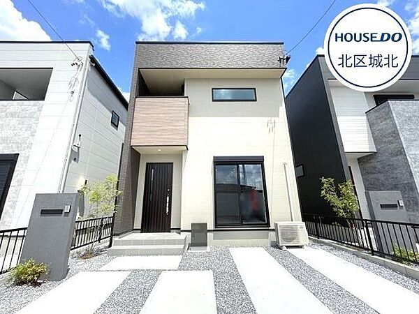 名古屋市西区清里町に、4LDK新築一戸建てが新登場！比良西小学校まで徒歩1分の好立地で、お子様の毎日の通学も安心。参観日や行事の際にも便利な住環境です。