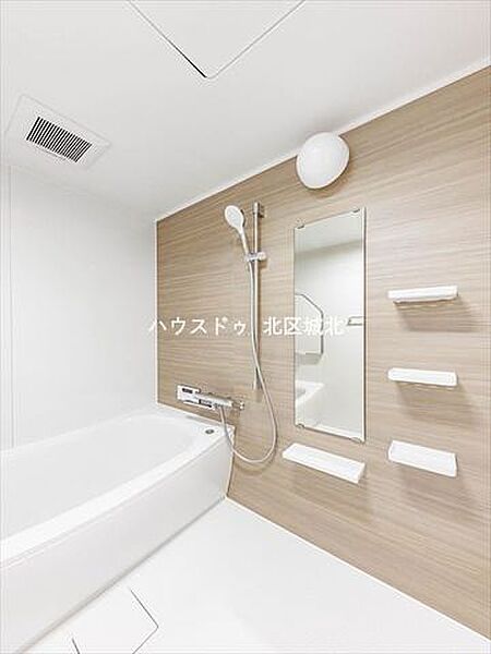 購入時の写真です。オートバス機能付きで、お湯張りをしながら他の事を進められます♪