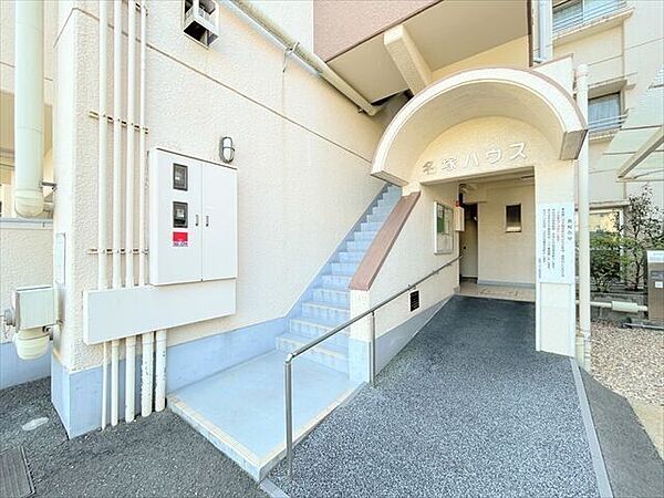 【エントランス、掲示板】庄内小学校 徒歩約6分名塚中学校 徒歩約9分とお子さまの通学も安心な住環境です◎