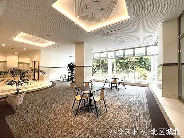 ロビーです。ちょっとした来客対応はこちらで行うことができます。