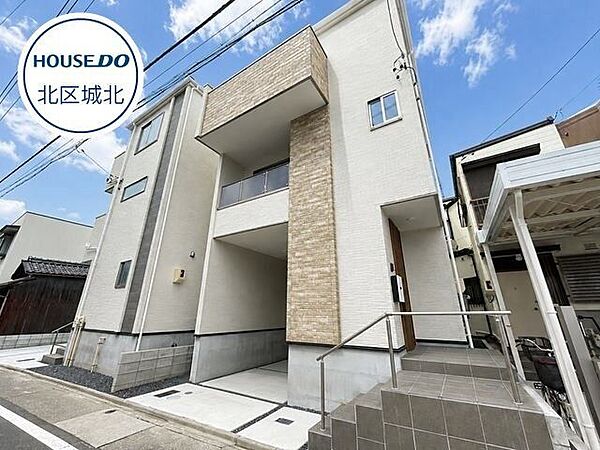 庄内通駅徒歩7分。ビルトインガレージを備えた、18.7帖LDKの4LDKです。
