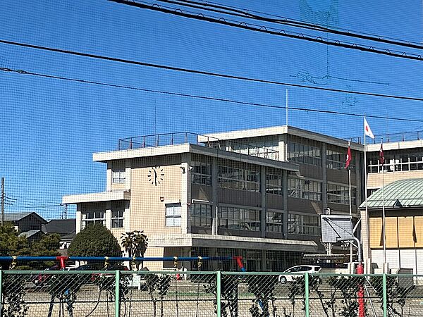 画像16:宇都宮市立昭和小学校（267m）