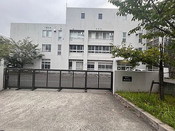 名古屋市立神丘中学校（899m）