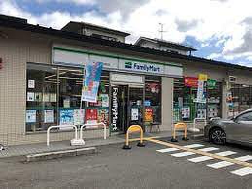 【コンビニエンスストア】ファミリーマート　京都岩倉中町店まで276ｍ