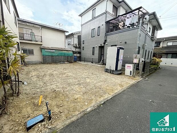 周辺は落ち着いた街並みの住宅地！子育てがしやすい住環境です！まだ未完成ですが、現地でしかわからない事もございます。是非一度ご覧ください。