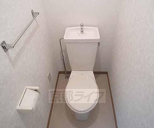 画像7:清潔感のある洋式トイレ