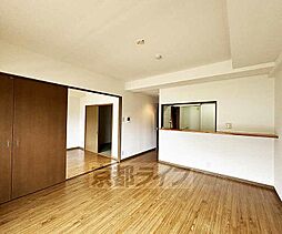 アーバンサクセス 102 1階3LDKのリビング/ダイニング