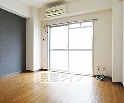 京都市営烏丸線 くいな橋駅 徒歩7分の賃貸マンション 1階ワンルームのリビング/ダイニング