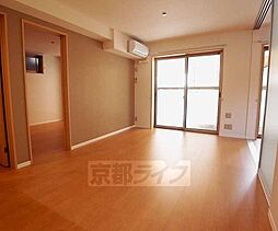 シャーメゾン河原町五条 201 2階2LDKのリビング/ダイニング