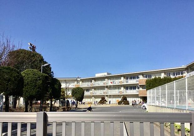 【小学校】古河市立古河第六小学校まで550ｍ