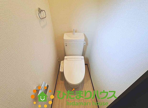 シンプルな掃除のしやすいトイレ。