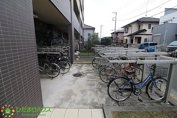 自転車置き場も掃除が行届いてます。