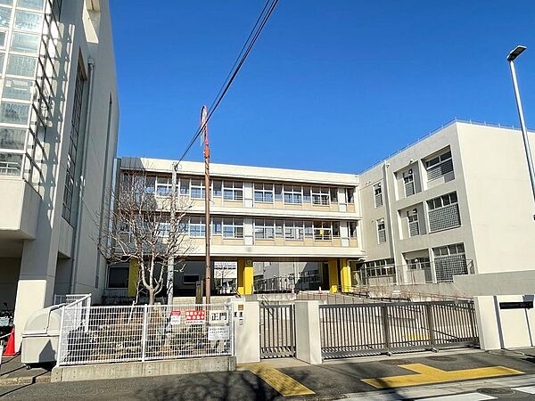 横浜市立義務教育学校　緑園学園（中学校併設）まで約180m(徒歩3分)