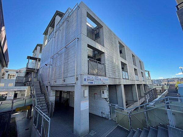 緑園都市 XYSTUSまで約500m(徒歩7分)　郵便局、個太郎塾、ピッコロひろばなど入居