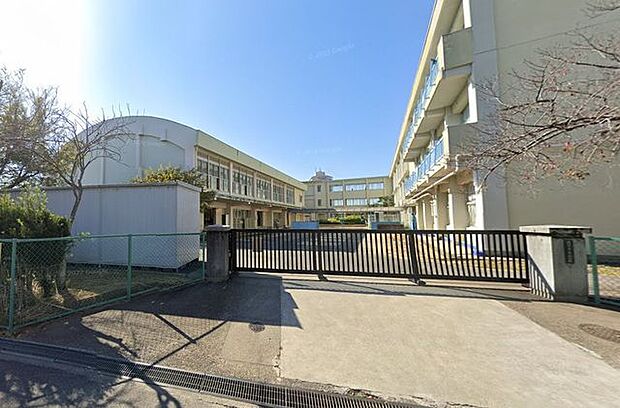 六ッ美南部小学校 1640m