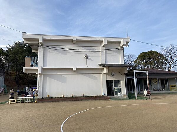 朝霧幼稚園まで約500メートル