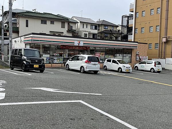 セブンイレブン明石朝霧店まで約800メートル