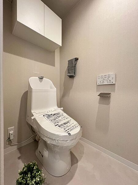 清潔感のあるトイレ空間。毎日使う場所もキレイにリニューアルされ快適にお使いいただけます。