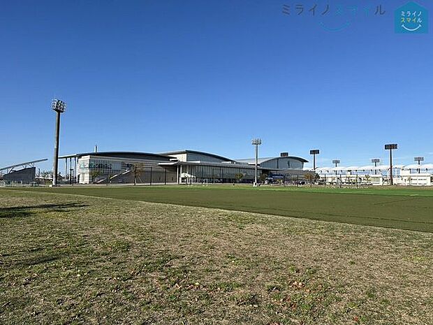 刈谷市総合運動公園 徒歩12分。 940m