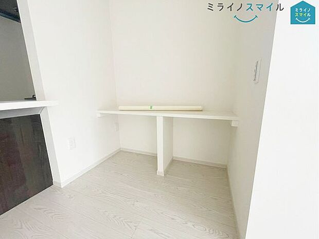 リビングにはカウンターが設けられています！お子様の学習スペースや家事スペースに！