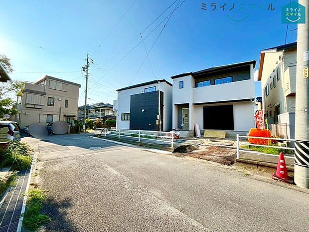 南側接道で日当たり良好です♪前面道路は歩道付きで安心です!!