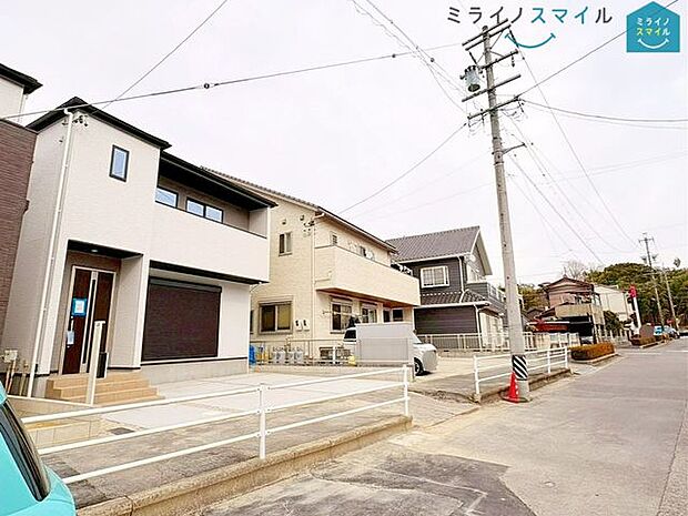 南側接道で日当たり良好です♪前面道路は歩道付きで安心です！！