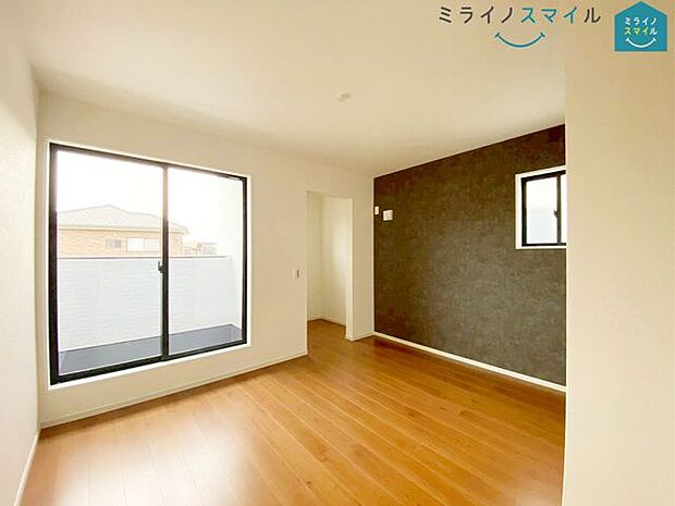 2面採光でお部屋も明るく、気持ち良く過ごすことができます♪風通しが良いので湿気が少なく、ハウスダストが心配な方にもおすすめです♪