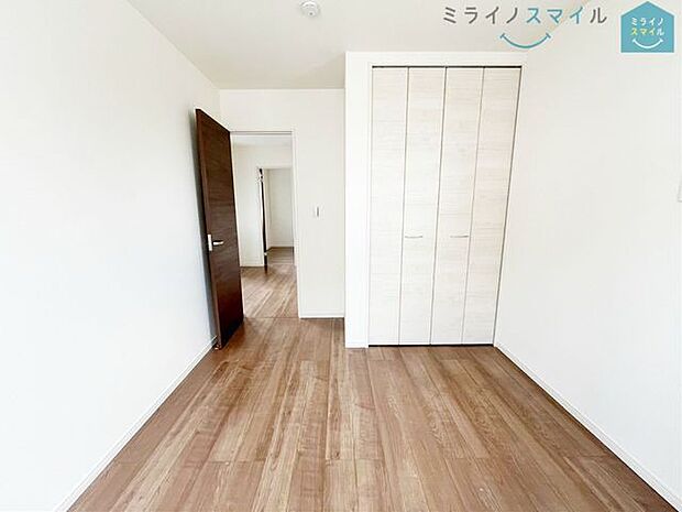 充分な広さと収納機能を備えた部屋はお子様の自発性と成長を促します♪お子様の成長を支える、勉強や好きなことに没頭する学びの空間にどうぞ！