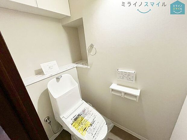 白を基調とした清潔感のあるシンプルで使いやすい高性能トイレです♪