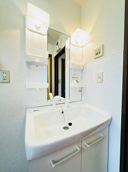 画像21:独立洗面台あり、毎朝おしゃれに忙しい女性の方におすすめです