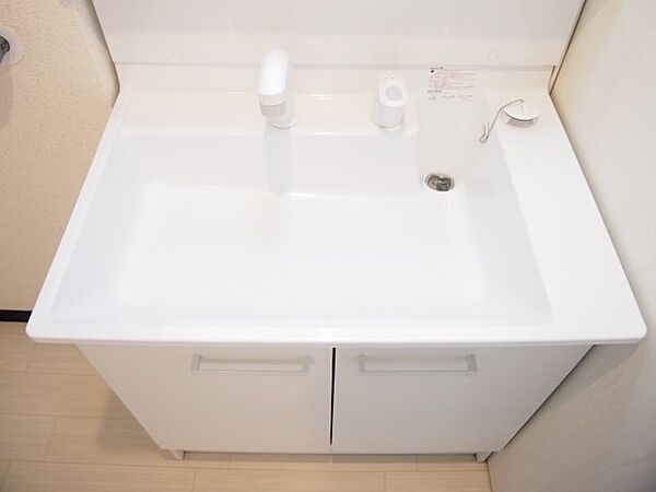 画像24:独立洗面台あり、毎朝おしゃれに忙しい女性の方におすすめです