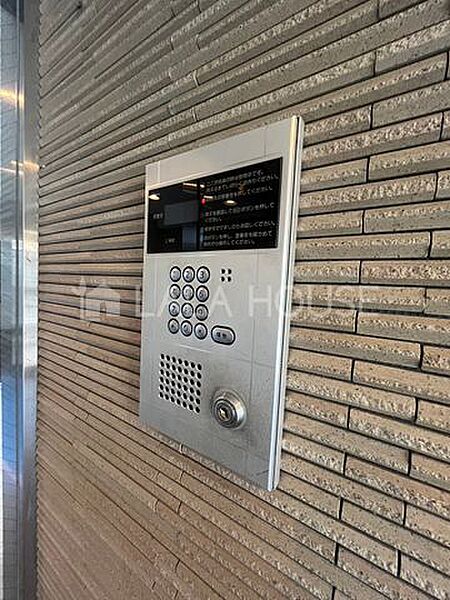 オートロック付き共有玄関で不審者をシャットアウト！お子さまのお留守番にも安心ですね♪