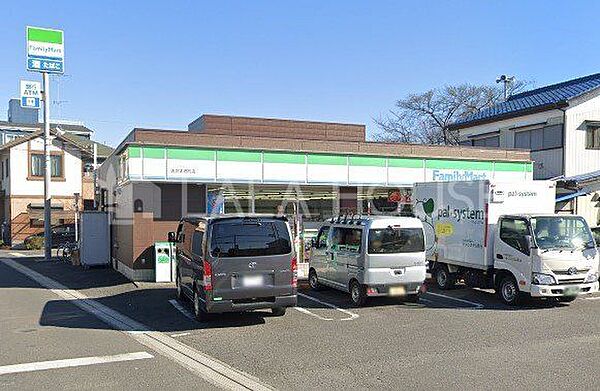 ファミリーマート大宮本郷町店 徒歩4分。 220m