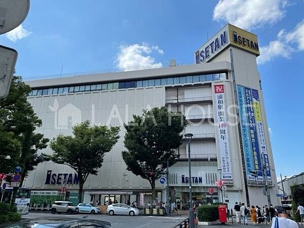 伊勢丹浦和店 徒歩13分。 1000m