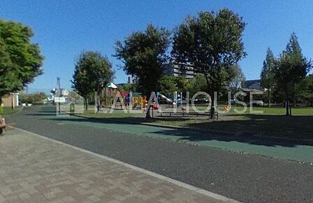 番場公園 徒歩13分。 1030m