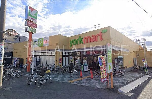 ヨークマート大宮南中野店 徒歩8分。 650m