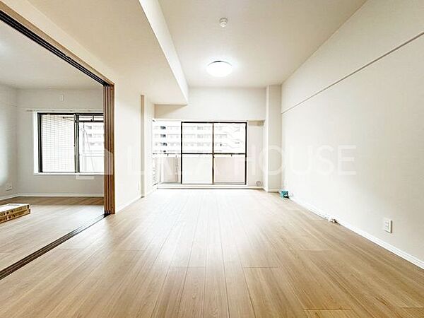 陽当り良好。日差しの差し込む明るい部屋は光熱費も節約できます。