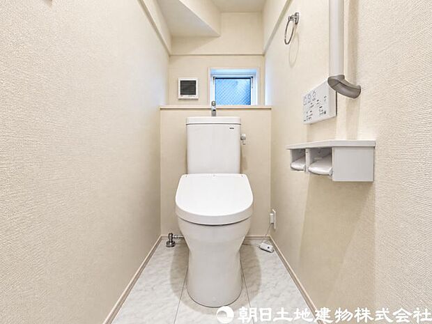 【トイレ】小さな空間だからこそ機能性のある快適なトイレは、清潔感をキープしお手入れしやすいよう作られています