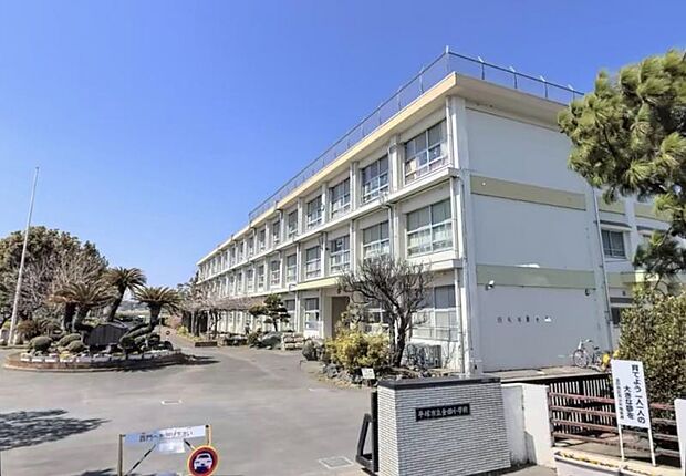 金田小学校まで約1200m