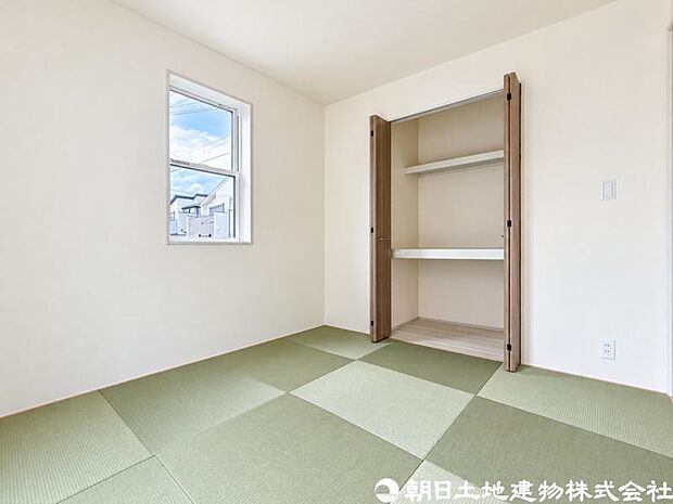 【洋室】自然光が差し込む明るい洋室は、毎日を快適に過ごせる空間。リモートワークや趣味部屋としてもおすすめです。