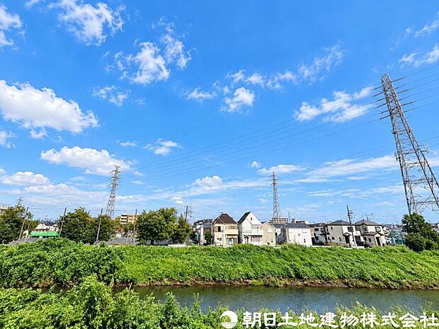 【眺望】眺望バルコニーへ一歩外にでると伸び伸びとした雰囲気と空気を感じられそうなロケーションは嬉しい