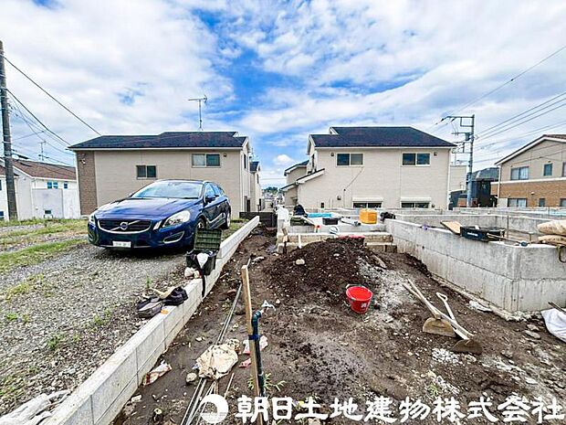 四季の移り変わりを感じられる環境。毎日のお散歩も気持ちよさそうです。自然に包まれた穏やかな暮らしができる住環境が整っています。