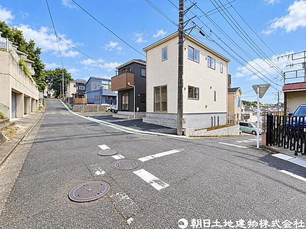 深く豊かな緑と爽快な空を感じるまさに湘南に暮らす心地よさを存分に堪能いただける邸宅です。