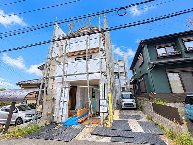 良好な住環境が保たれたエリア。低層の一戸建を中心とした街並みが整然と続き周辺は高い建物が建っておらず、採光や開放性に恵まれ、空が広く緑の多い閑静な趣を感じる環境です。