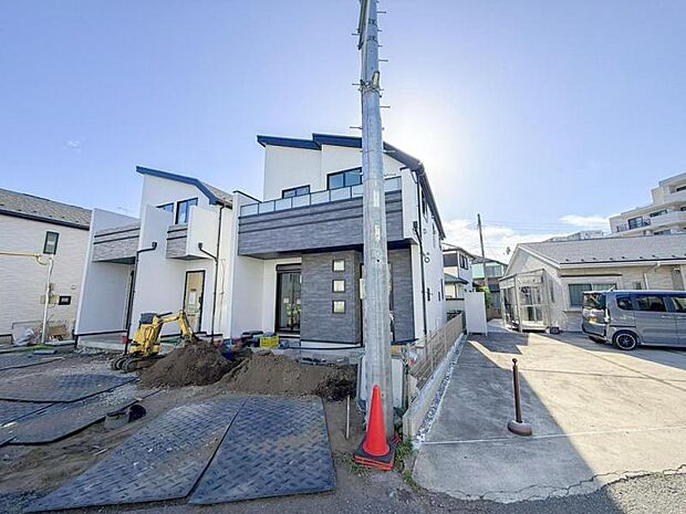 周辺は住宅地となっており子育て家族にも合う。毎日のお買い物も便利なエリアで暮らしやすさを実現するための住環境が整っています。