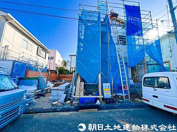 間取りや仕様の確認をしながら理想の暮らしをイメージできます。新生活をいち早く思い描ける、期待が膨らむ一邸です。