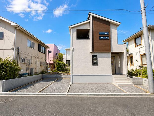 四季の移り変わりを感じられる環境。毎日のお散歩も気持ちよさそうです。自然に包まれた穏やかな暮らしができる住環境が整っています。