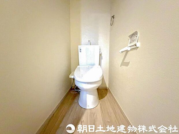 【トイレ】小さな空間だからこそ機能性のある快適なトイレは、清潔感をキープしお手入れしやすいよう作られています